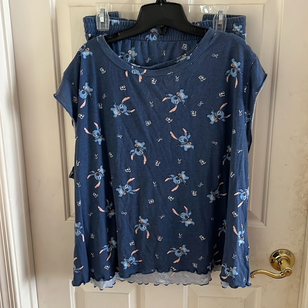 Disney Stitch sleep set. Size 3X